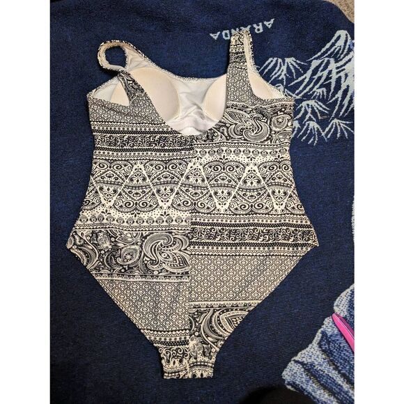 Emily B.  Padded one-piece swimsuit large - Picture 3 of 6